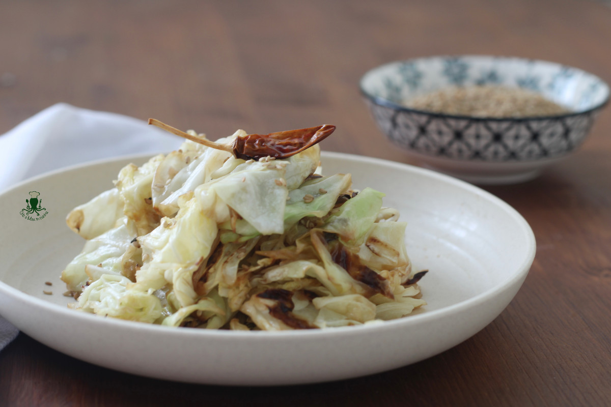 Chinese-style Stir-Fried Cabbage in a Wok, Ready in 5 Minutes