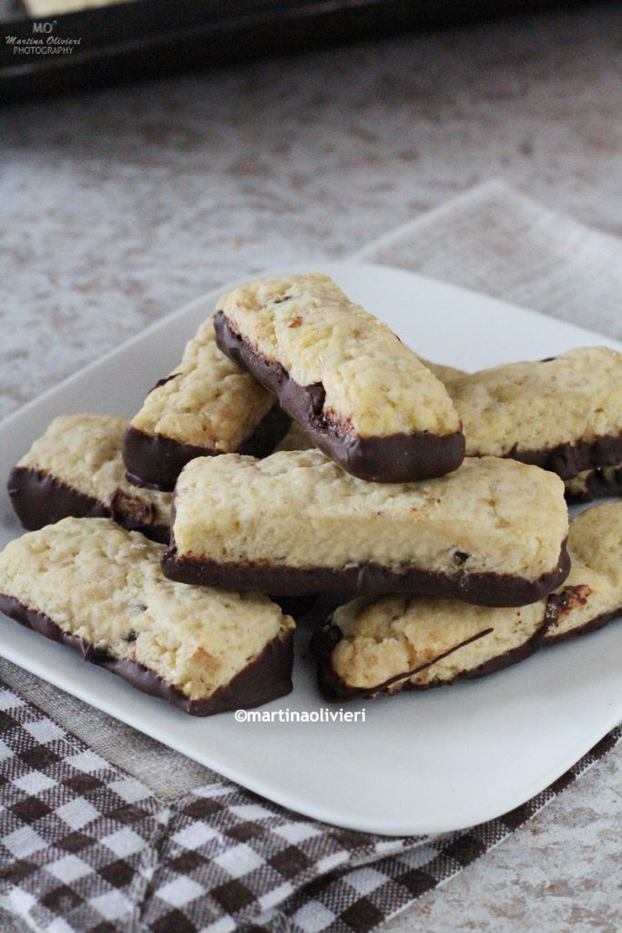 Chocolate cookie sticks