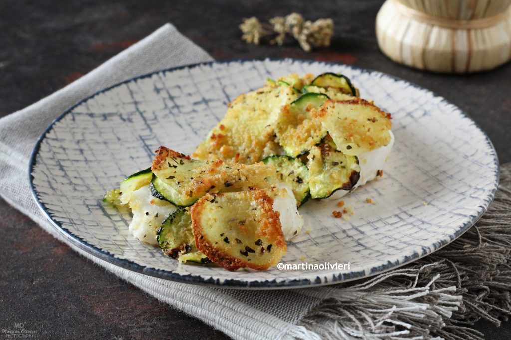 Cod fillets with potato and zucchini chips