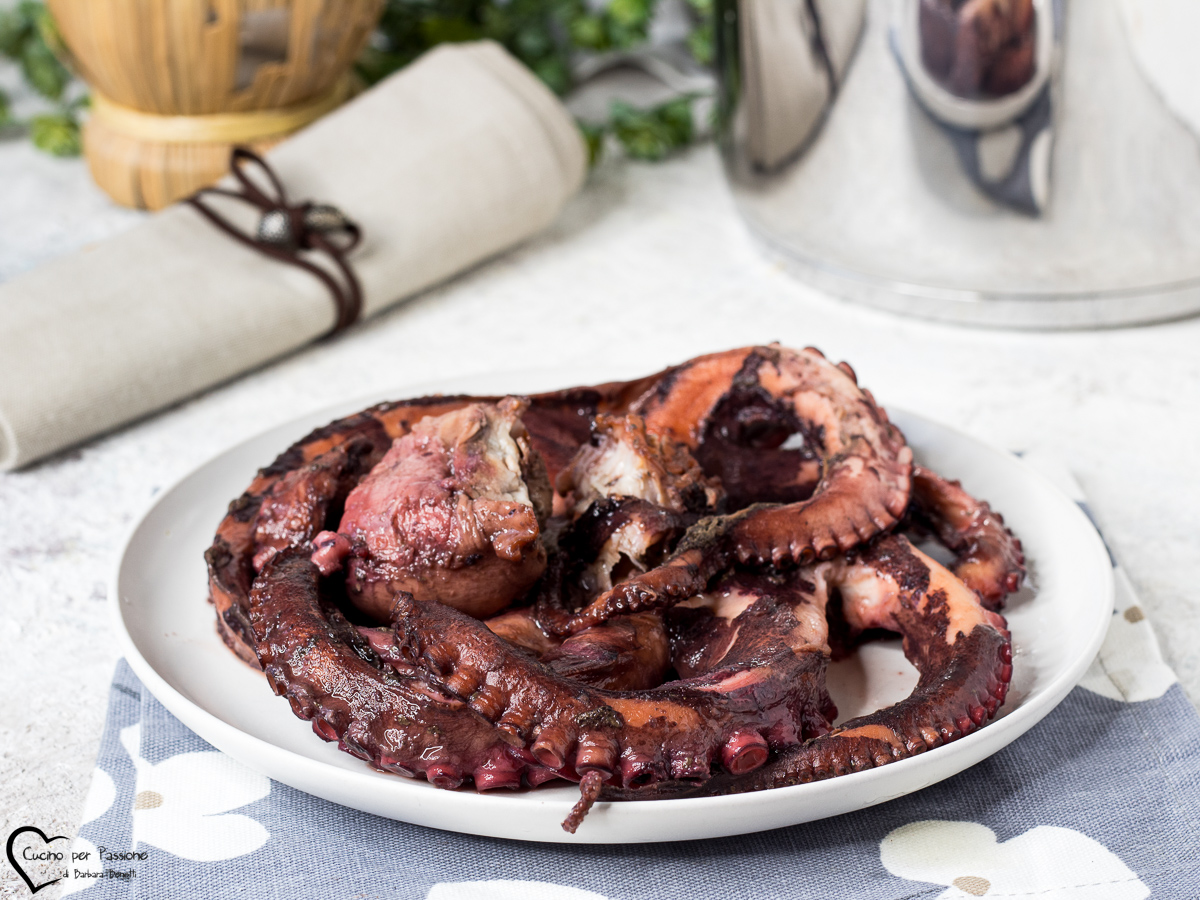 COOKING OCTOPUS WITHOUT WATER