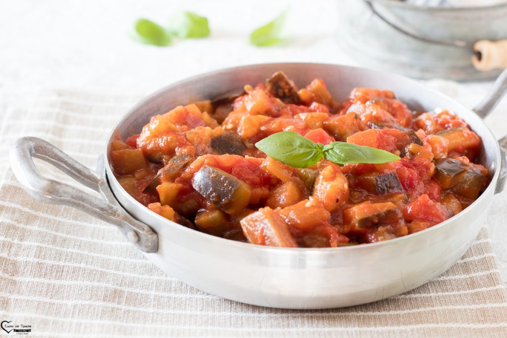 Eggplants in tomato sauce