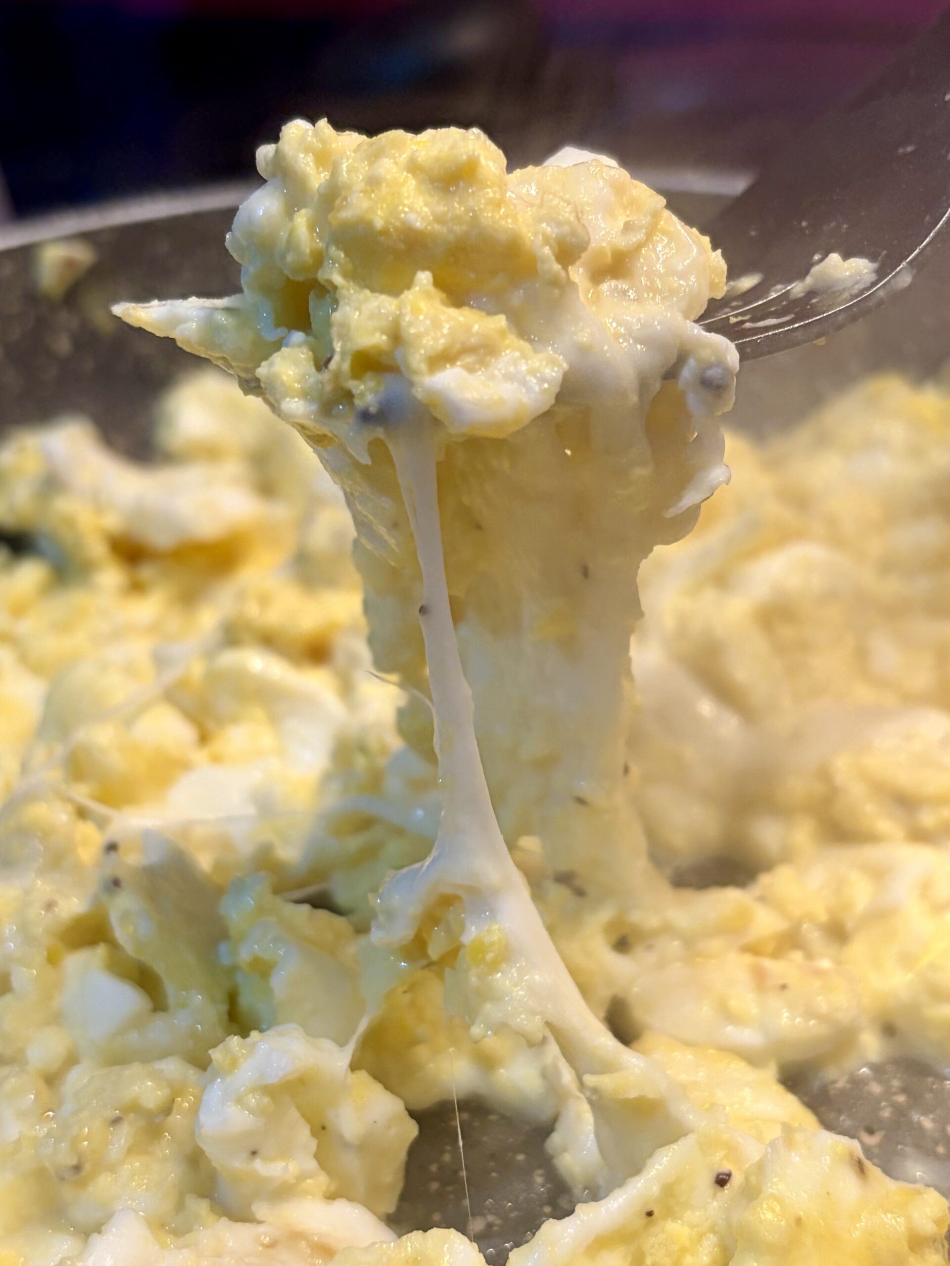 Scrambled Eggs with Mozzarella: the 5-Minute Dinner Saver