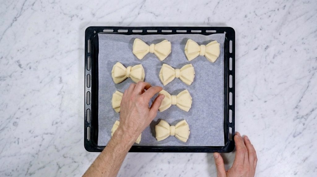 Puff pastry bows