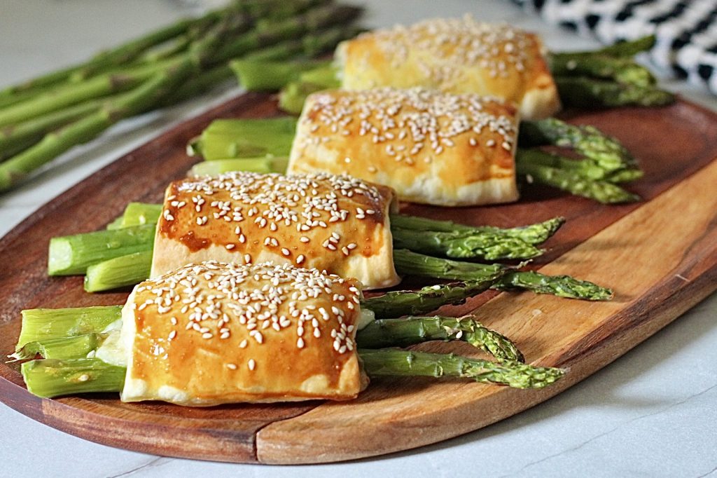 Puff Pastry Rolls with Asparagus, Speck and Melty Cheese