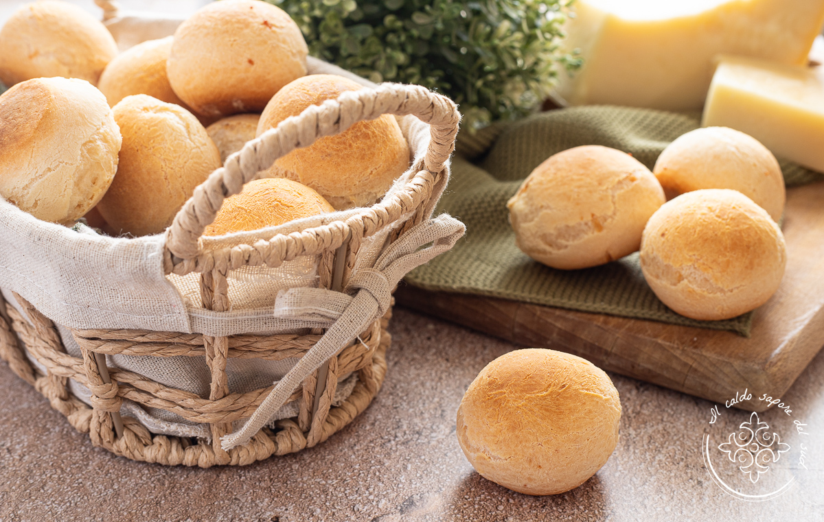 Pão de queijo: Brazilian cheese rolls