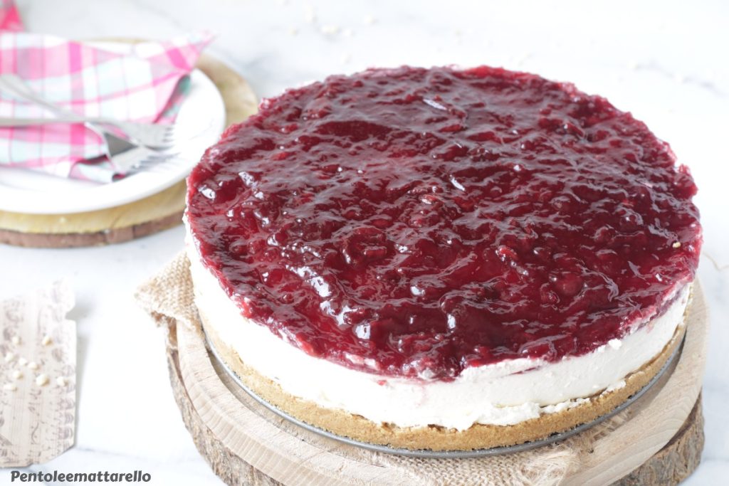 Cheesecake with jam