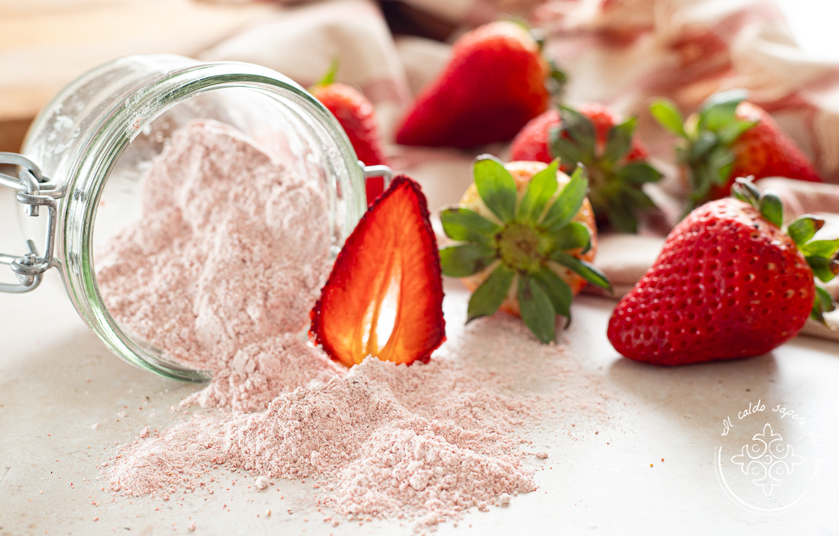 Homemade Strawberry Powder: How to Dry Strawberries and Turn Them into Powder