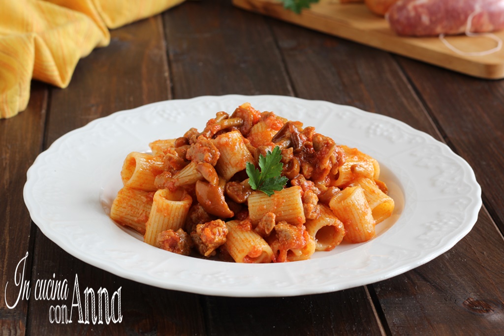 Pasta with sausage and mushroom sauce