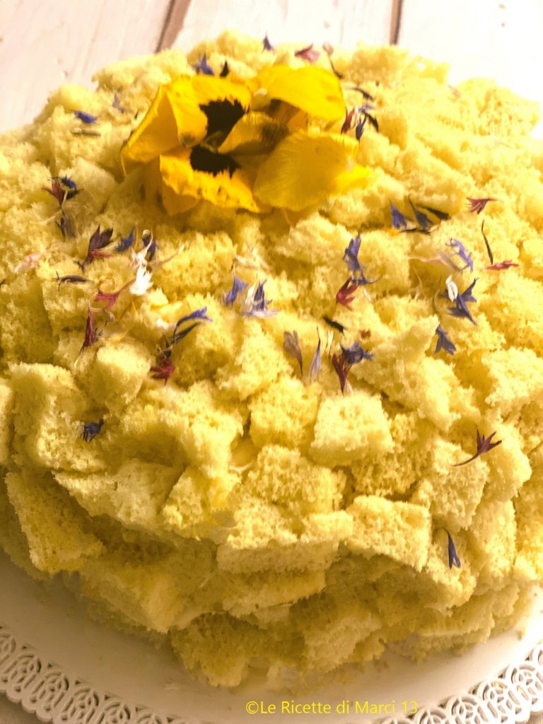 Mimosa cake with caramelized pineapple.