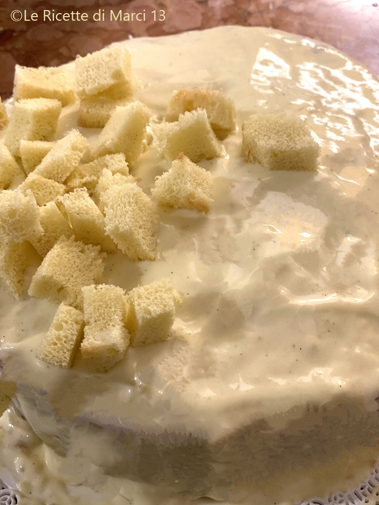 Mimosa cake with caramelized pineapple.