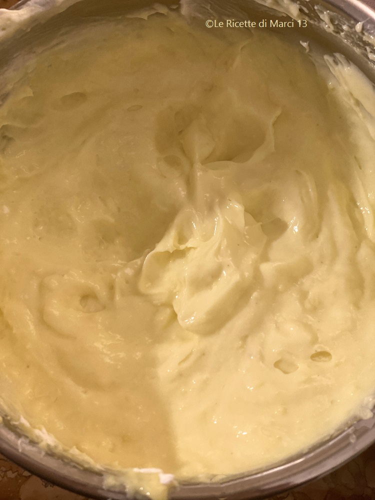 Mimosa cake with caramelized pineapple.