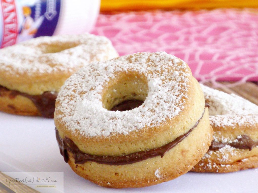 Tasty yogurt rings, egg-free