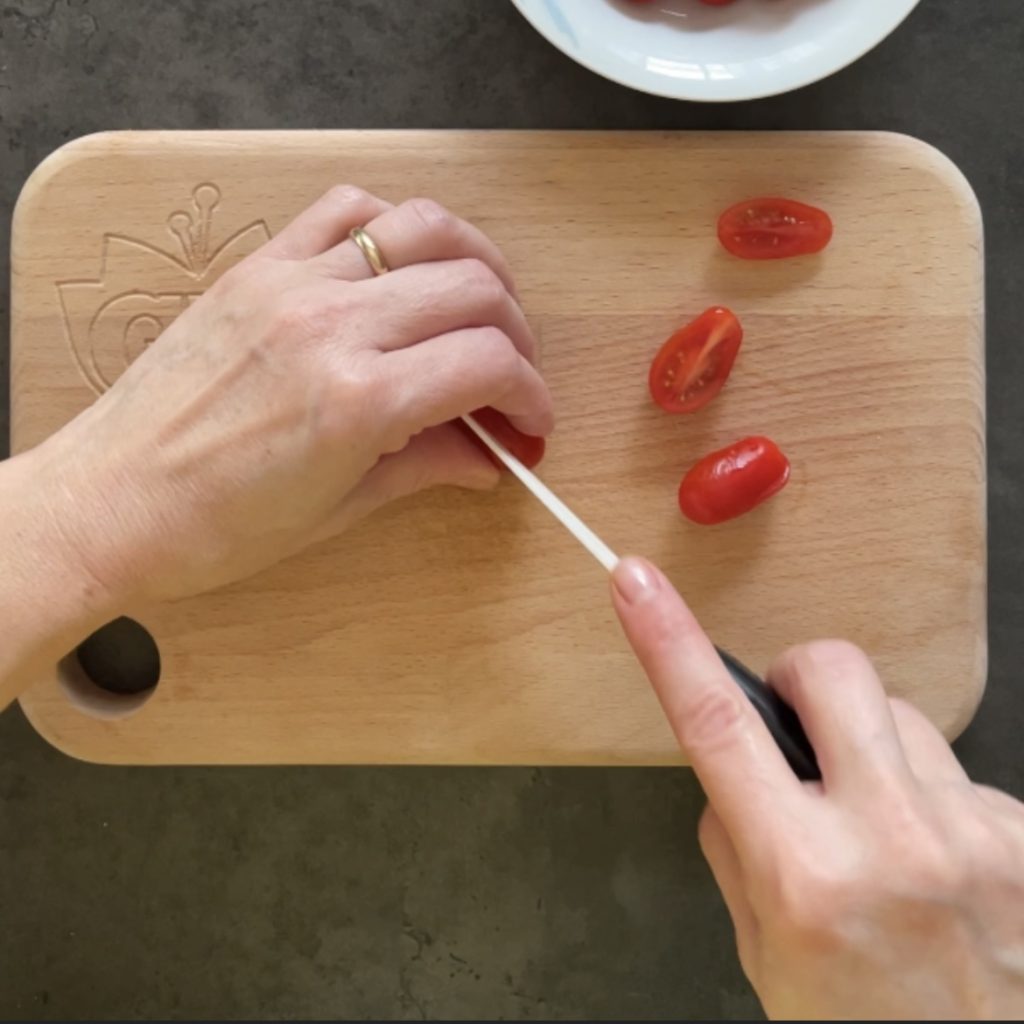 Pasta with tuna and cherry tomatoes