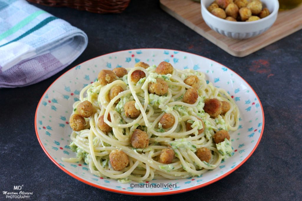 Pasta with zucchini and tuna meatballs