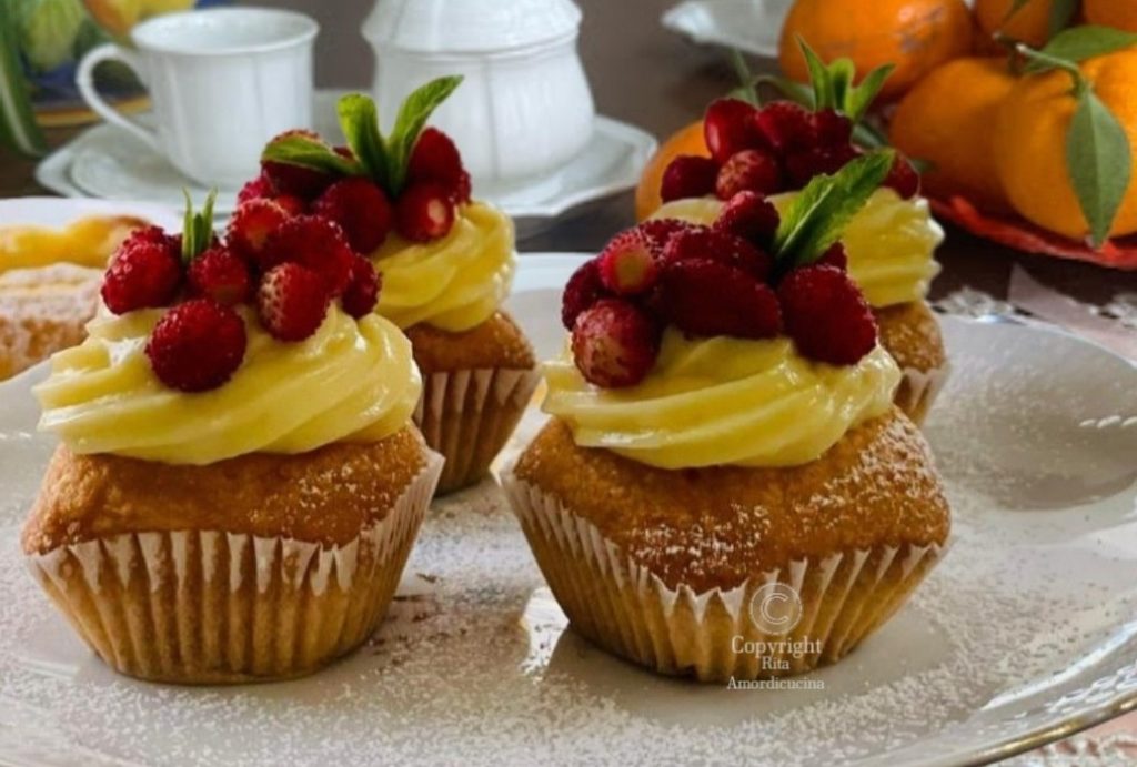 Muffins with Lemon Cream and Wild Strawberries