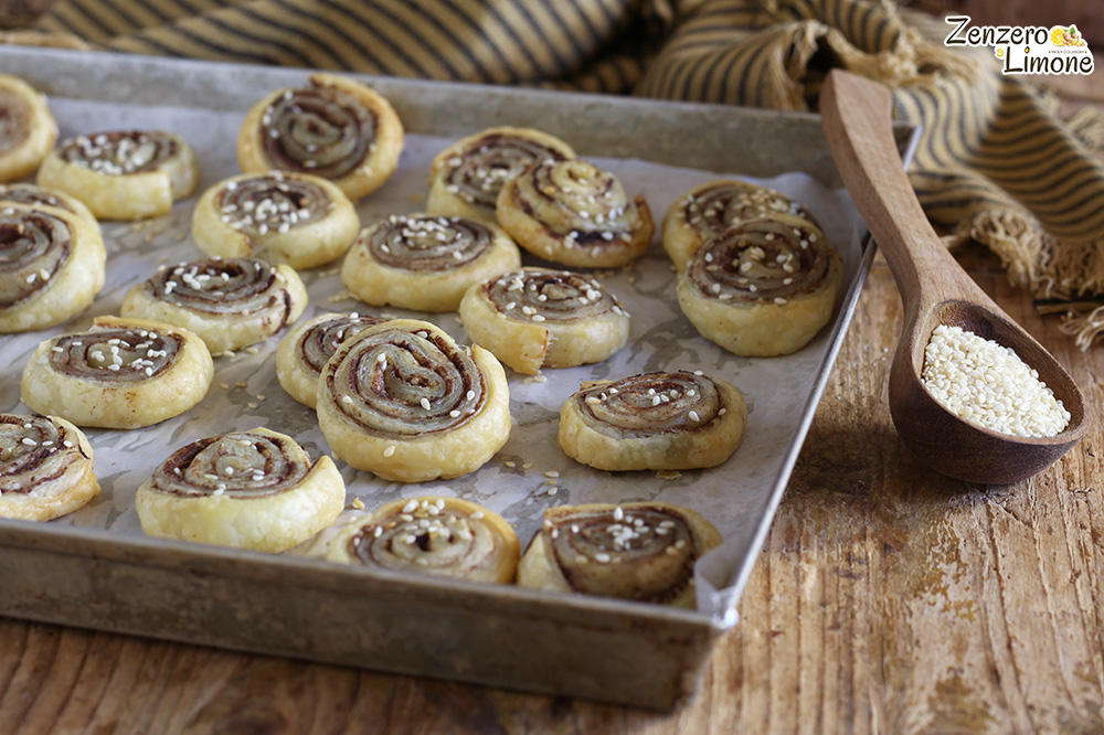 Puff pastry bites with olive pâté
