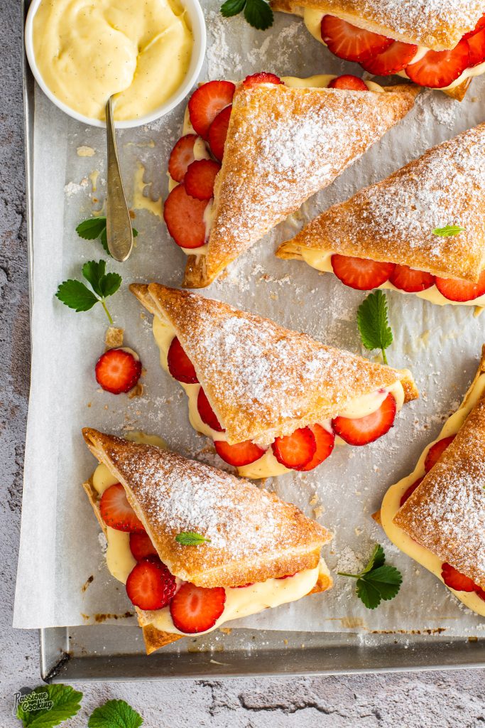 Puff pastry pockets with cream and strawberries