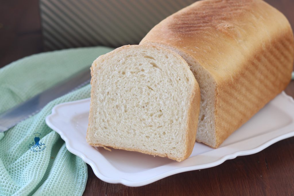Sandwich bread in a closed loaf pan 1