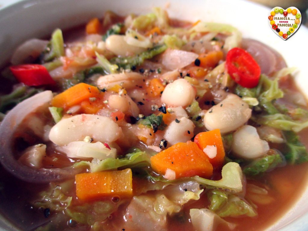 Savoy cabbage and bean soup, Eat without Belly