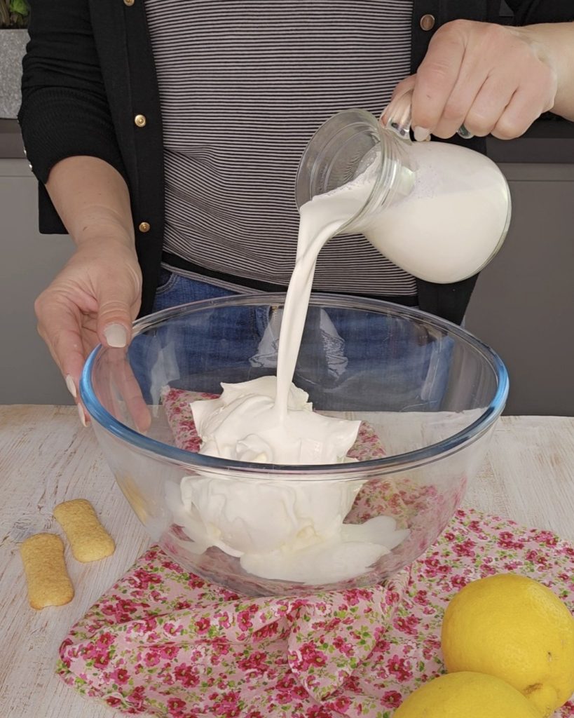 mix the cream with the mascarpone