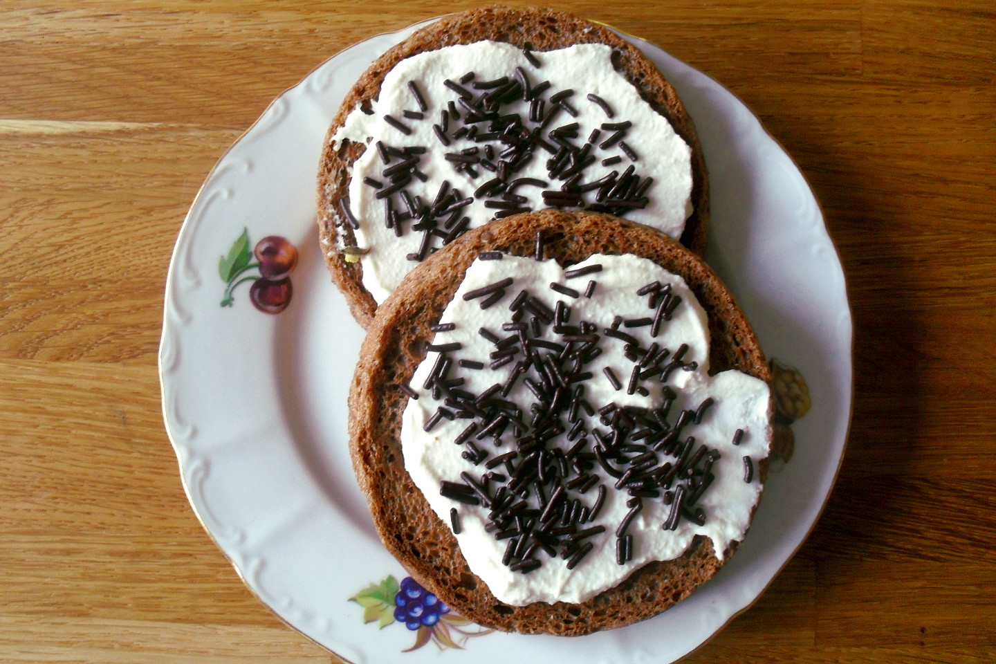 Slices with ricotta and chocolate