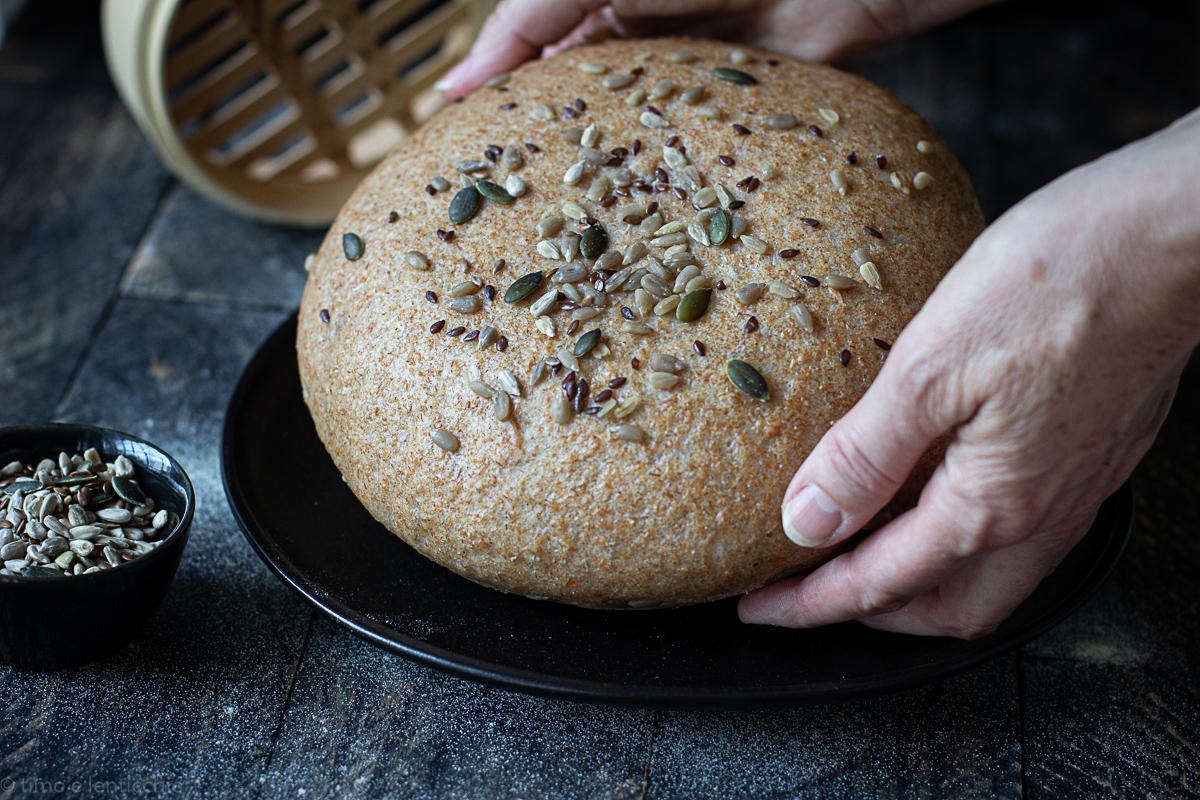 Steamed Bread with Seeds