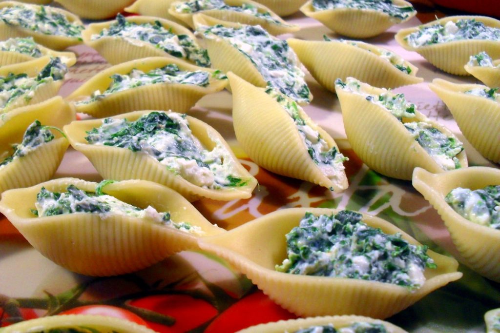 Light stuffed conchiglioni with spinach and ricotta, Mangia senza Pancia