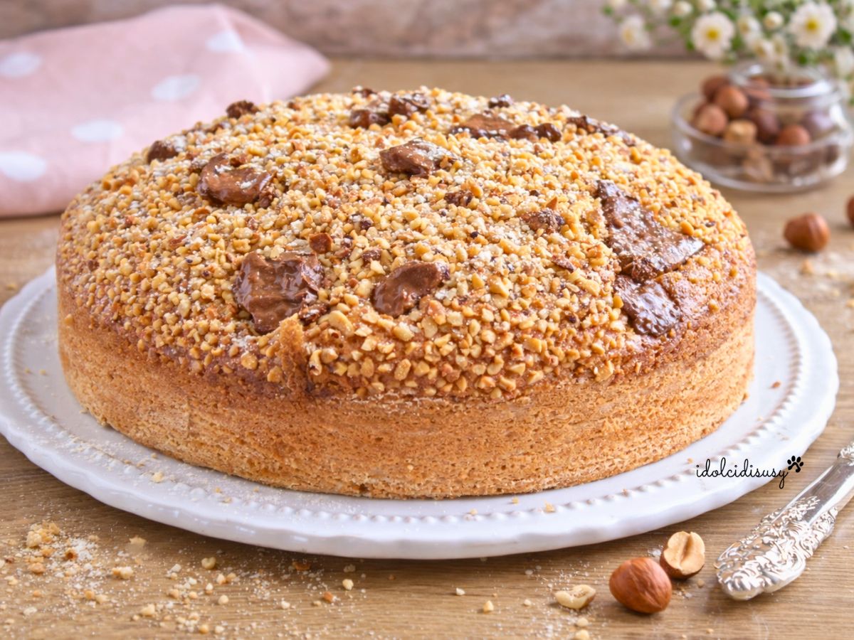 Soft Egg White and Hazelnut Cake