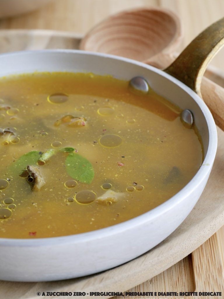 Brodo vegetale con funghi veloce e leggero