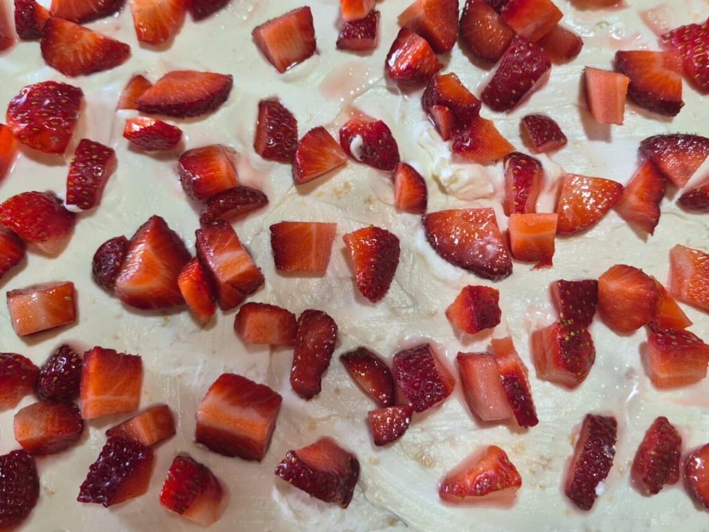 Ladyfinger Strawberry Roll: No-Bake Dessert Ready in 15 Minutes