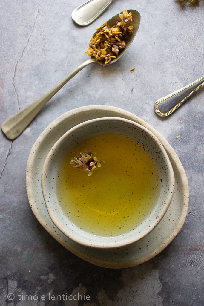 Wintersweet, ginger and lemon balm tea