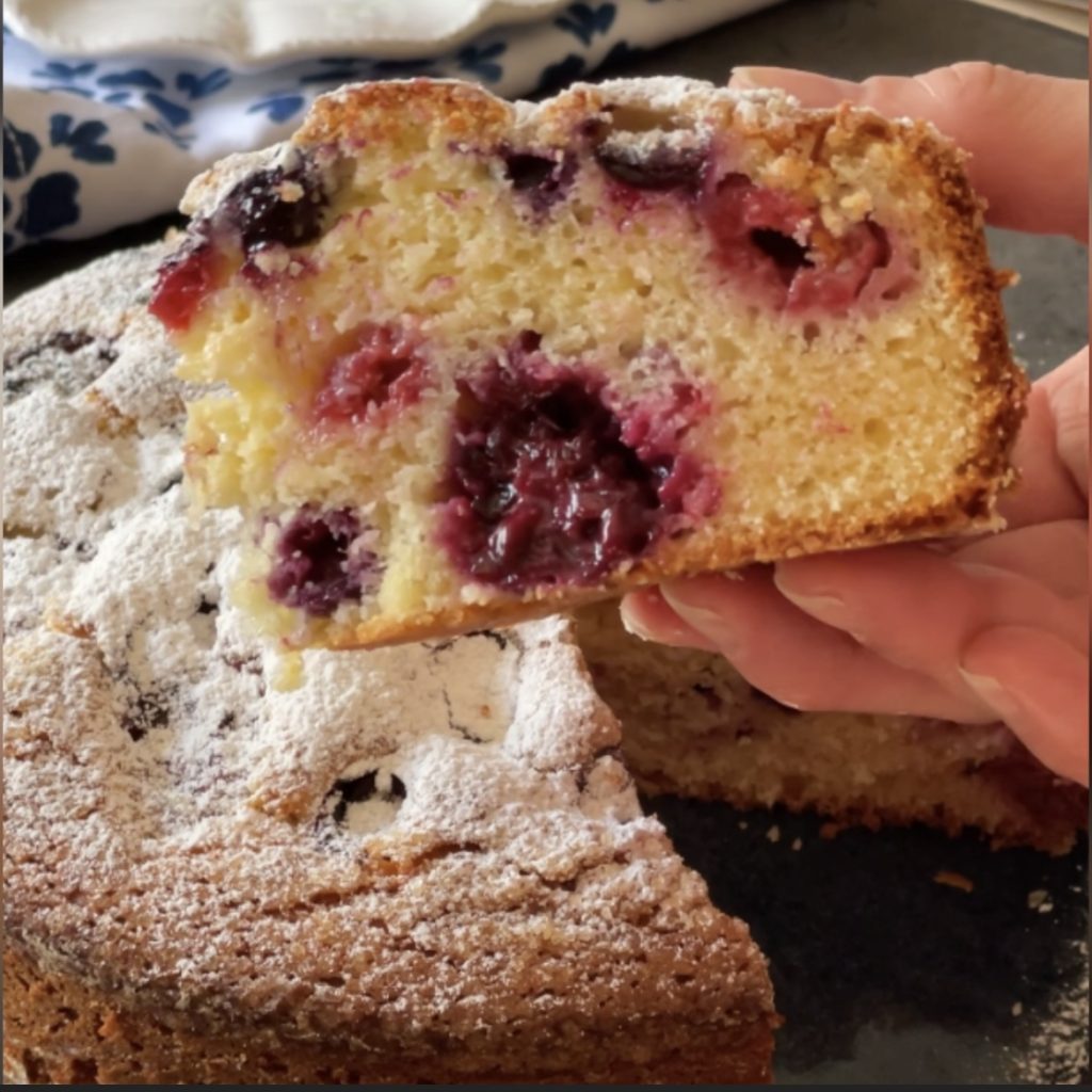 Yogurt and berries cake 9