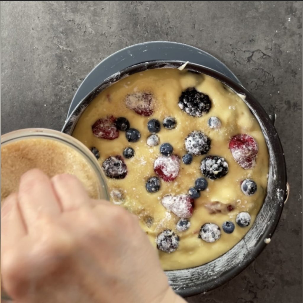 Yogurt and berries cake