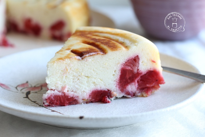 Yogurt and Strawberry Cake in the Microwave
