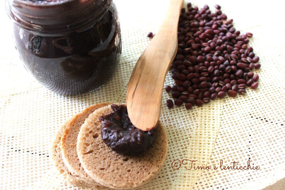 1. First wash the azuki beans well, then soak them overnight in cold water. 2. Put the beans covered with about 3/4 inch of water in an open pressure cooker, boil 5-10 minutes, then drain. 3. Cover the beans with more water so they are covered twice the height, e.g. if bean height is 3/4 inch add water to about 2 3/8 inches, add about 3/4 inch of kombu, close pressure cooker and cook 25 minutes from the first whistle. 4. Turn off and let cool in the pot. 5. Put the cooked azuki in the mixing bowl; they should have absorbed all the water, 20 sec speed 4, add 3.5 oz (100 g) of malt and just enough water to cover everything. If they haven't absorbed water while cooling, no need. 6. 30 min at 212°F speed 2 without measuring cup (beware of splashes). then 30 sec at speed 6 to make the jam silky. 7. You can put it in jars and vacuum-seal them to preserve longer.