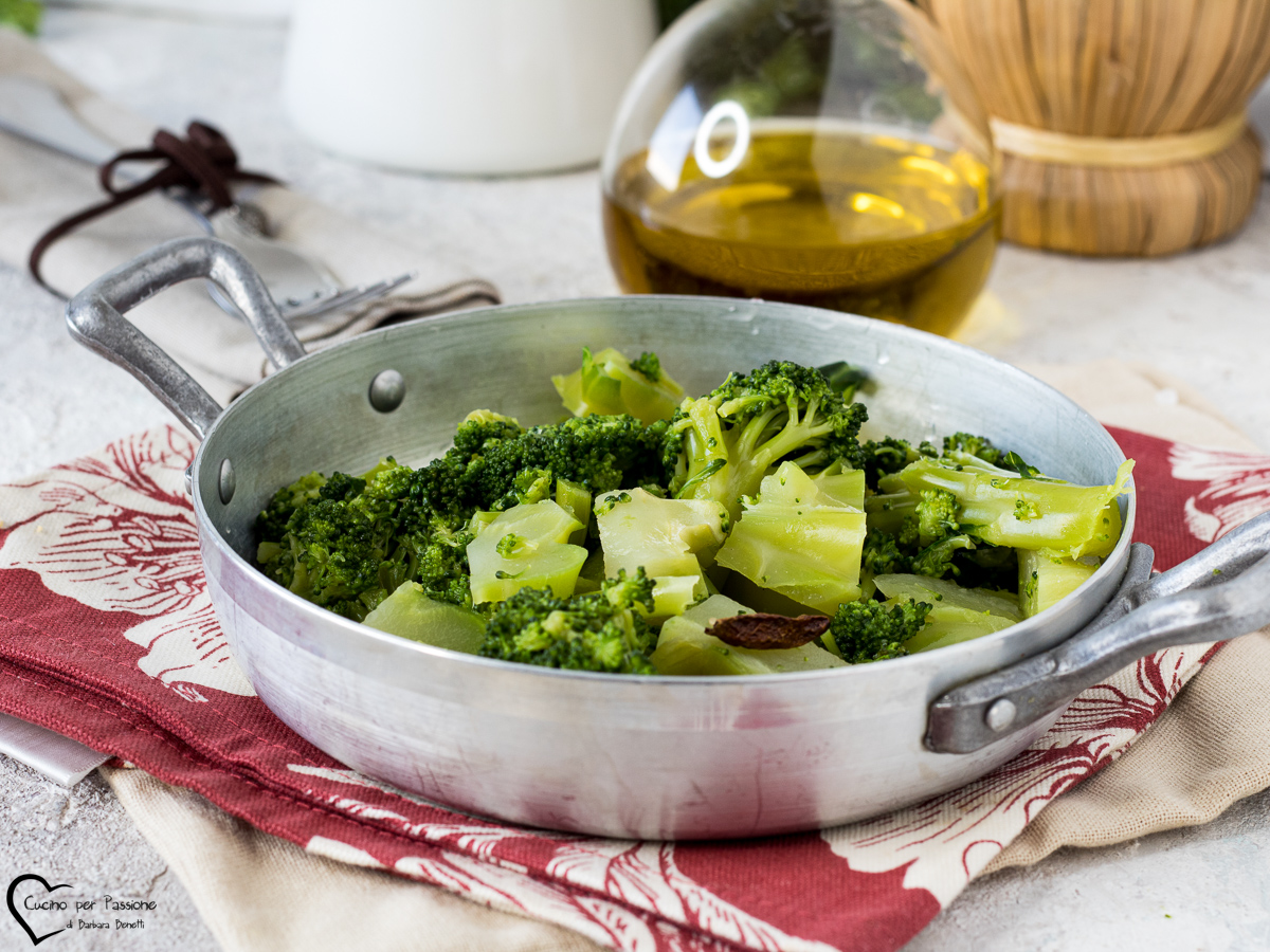 BROCCOLI IN A PAN
