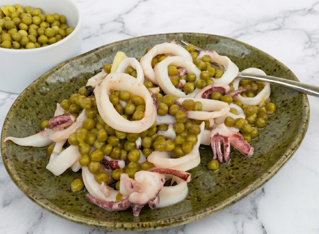 Cuttlefish with Peas: the Tender, Flavorful White-Style Recipe
