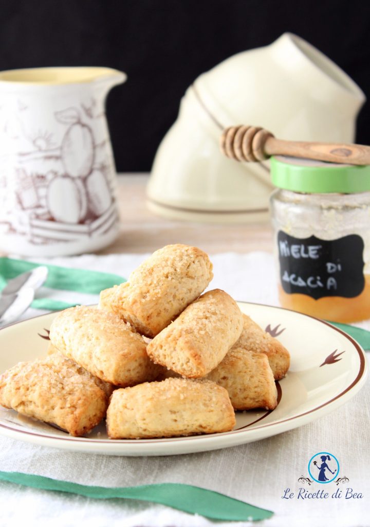 crumbly and fragrant cookies with brown sugar