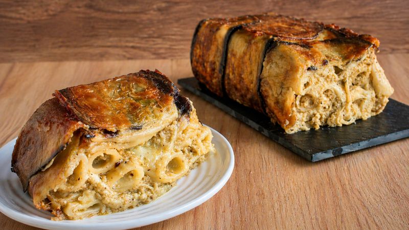 Eggplant pasta in a mold: crispy outside and melty inside