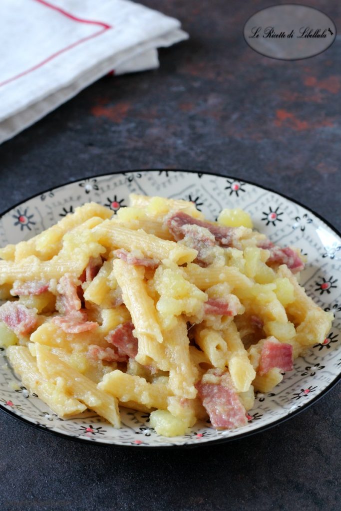 Pasta with potatoes and prosciutto