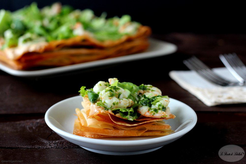 Phyllo pastry with salad and shrimp