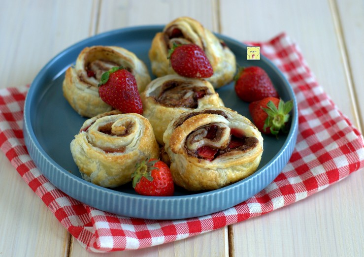 Puff Pastry Rolls with Strawberries and Nutella