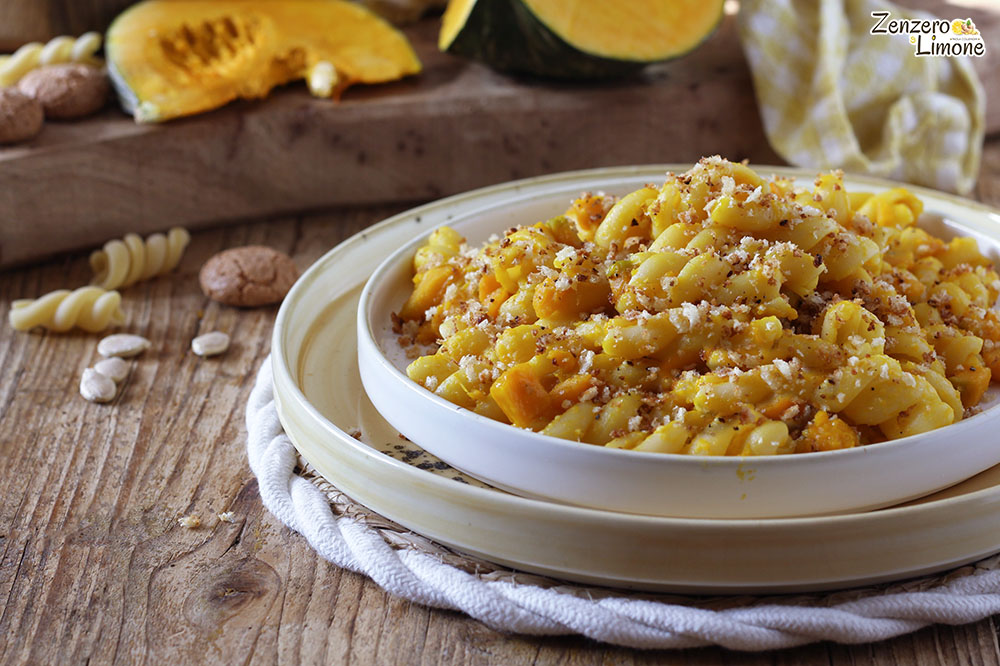 pasta con zucca e briciole
