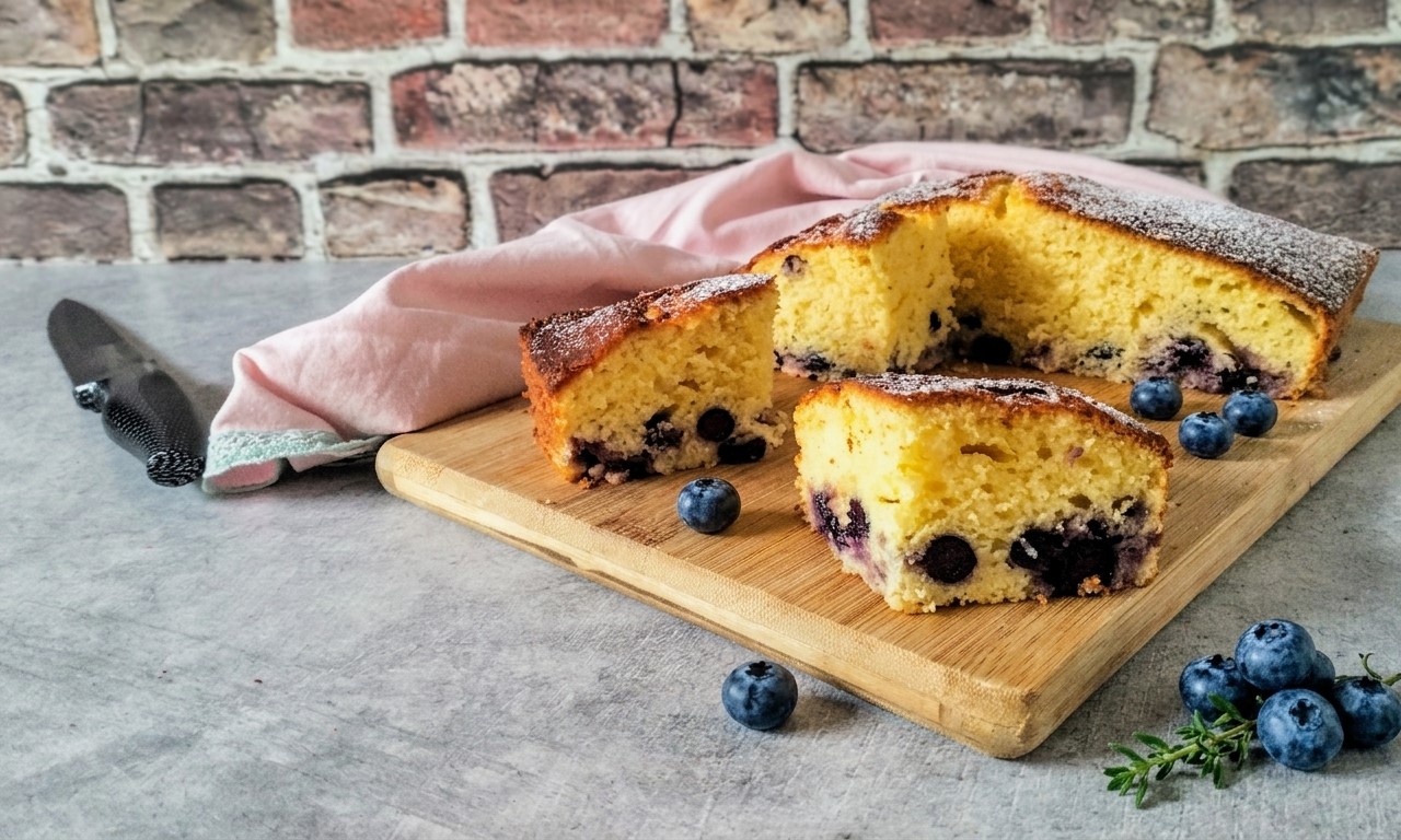 Soft blueberry cake: a delicious, delicate cloud-like dessert