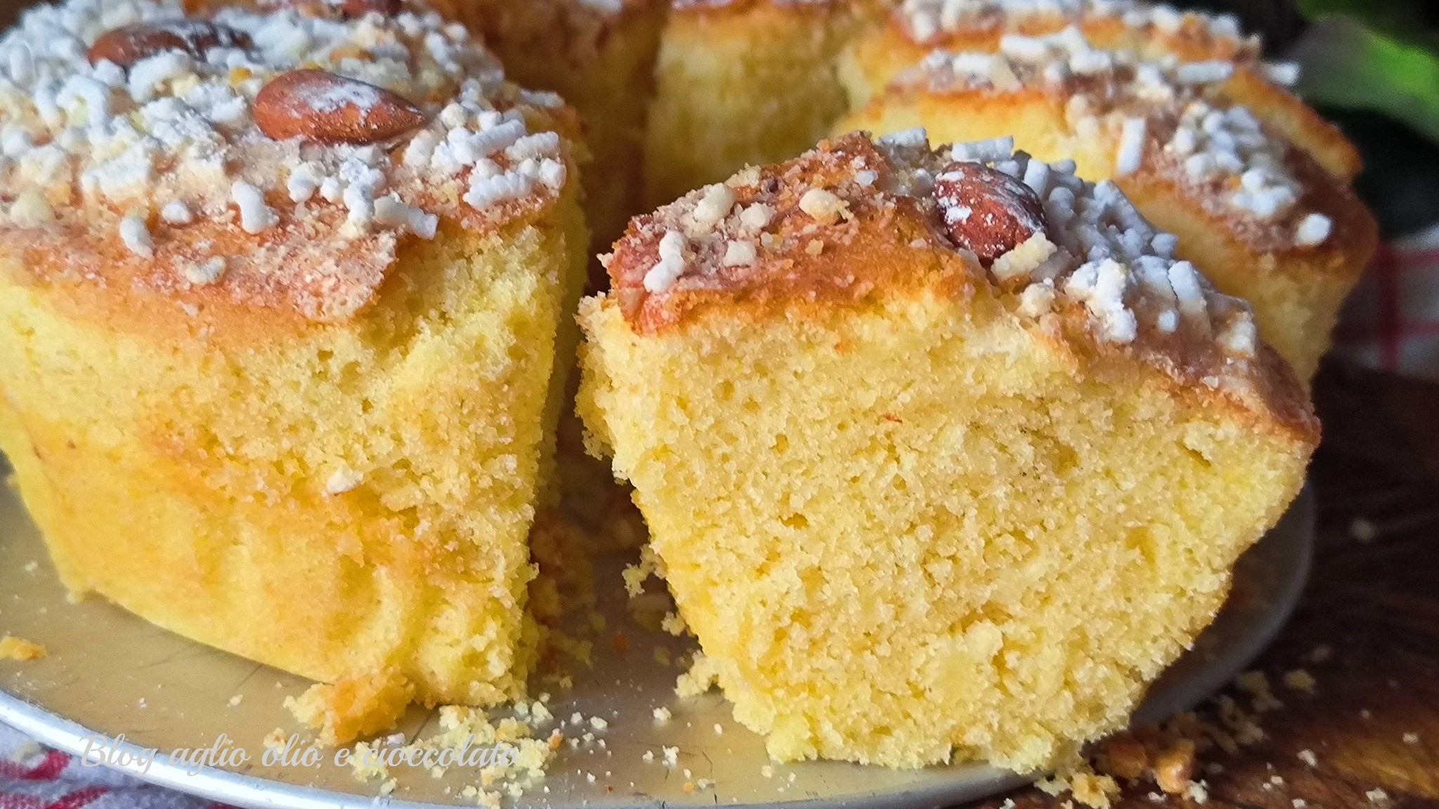 Soft Colomba-Style Ring Cake with Cream and Vanilla and Crunchy Glaze