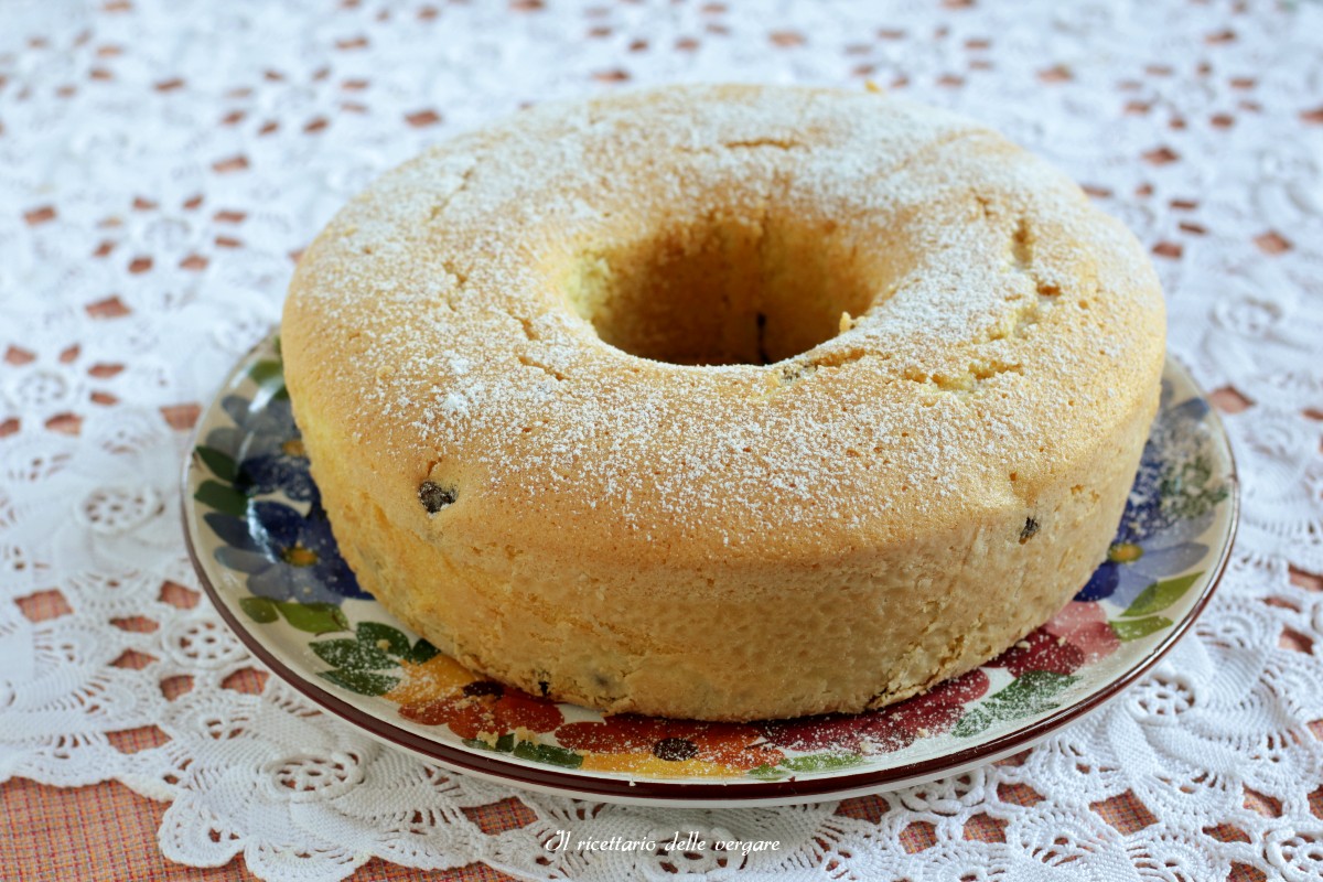 Water Bundt Cake with Raisins: ready in 10 minutes (lactose-free)