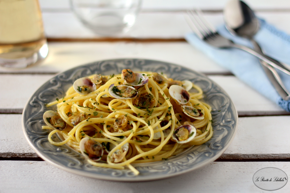 Spaghetti with garlic, oil, chili and clams