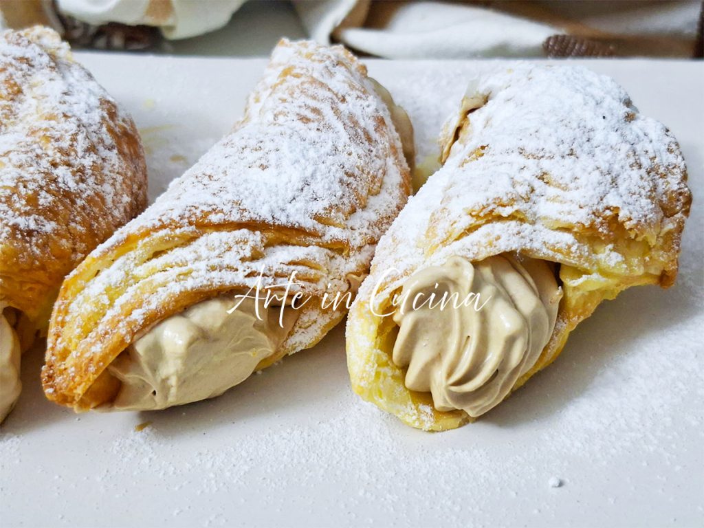 TIRAMISU CANNOLI with puff pastry