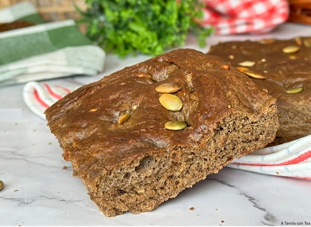 Wholewheat Seven-Grain Focaccia: the recipe to make it very tall and fluffy
