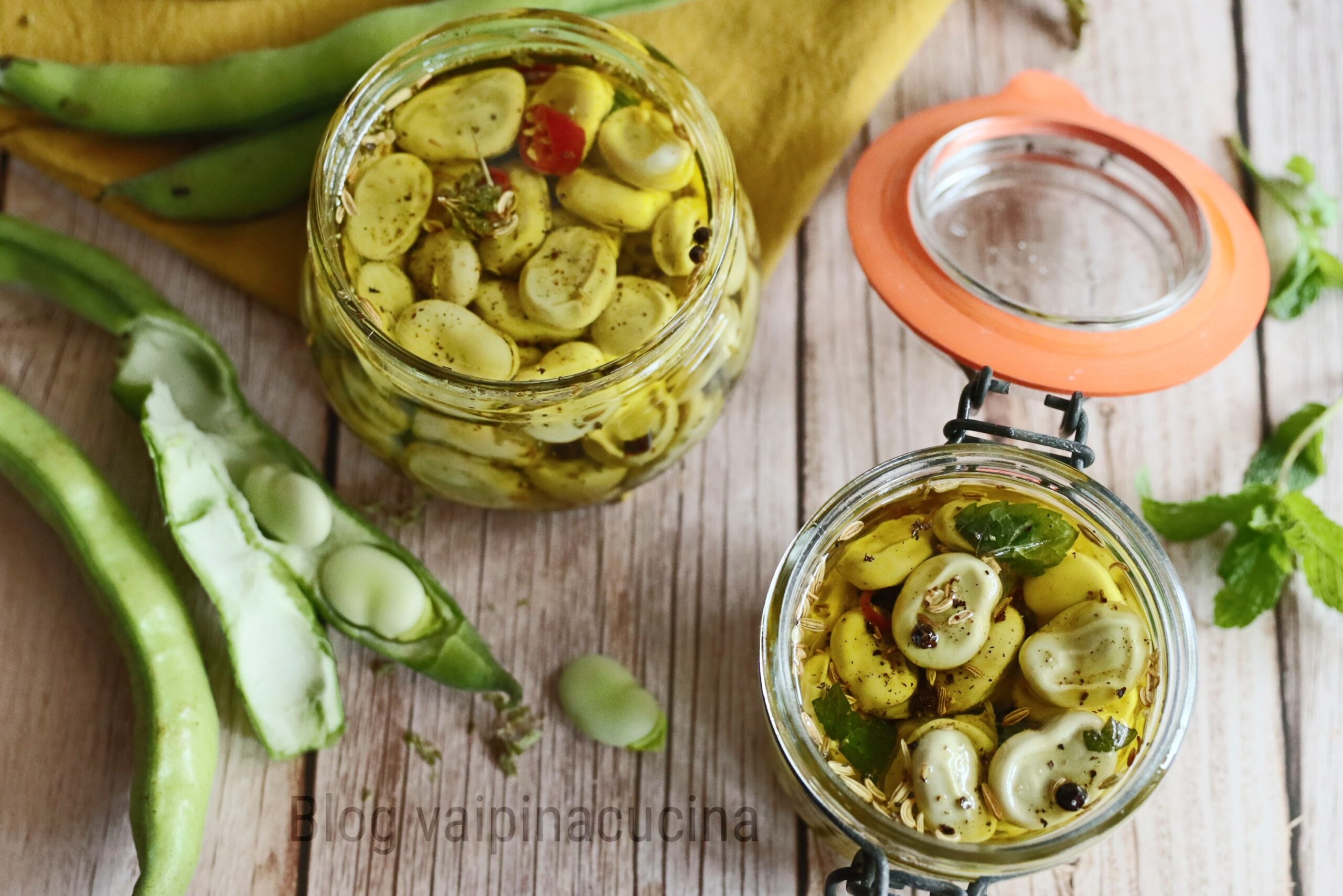 Frische Saubohnen in Öl